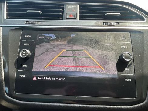 Used 2019 Volkswagen Tiguan SE w/ Panoramic Sunroof Package image 18