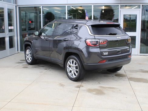 Used 2023 Jeep Compass Latitude AWD/4WD image 8