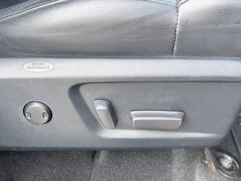 Used 2017 Toyota Tundra Limited AWD/4WD image 29