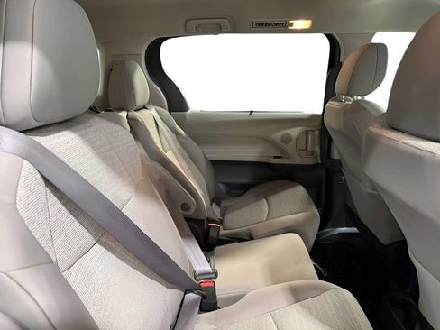 Used 2024 Toyota Sienna LE AWD/4WD image 14
