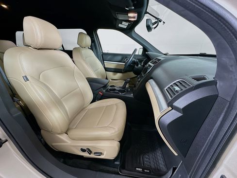 Used 2017 Ford Explorer XLT w/ Equipment Group 202A image 34