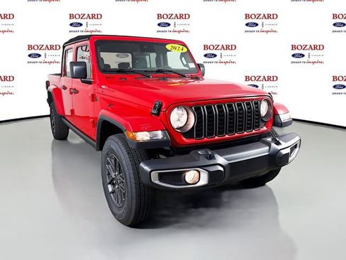 Used 2024 Jeep Gladiator Sport AWD/4WD image 1