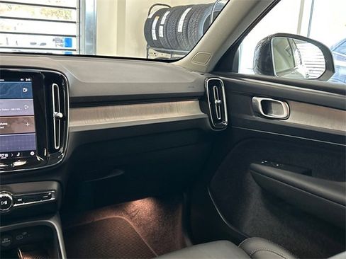 Certified 2025 Volvo XC40 B5 Plus image 25
