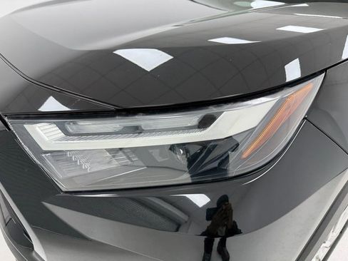Used 2022 Toyota RAV4 XLE Premium image 6
