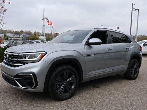 Certified 2021 Volkswagen Atlas Cross Sport SE w/ V6 Towing Package image 3