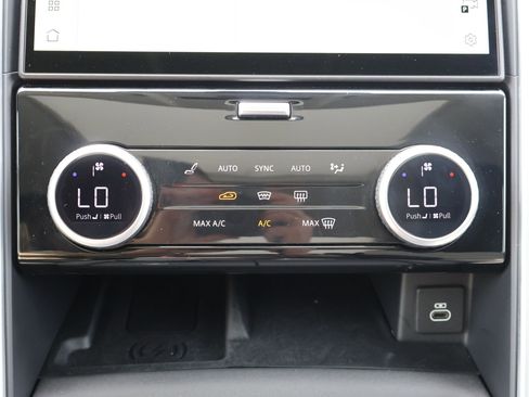 Certified 2025 Land Rover Discovery S AWD/4WD image 22