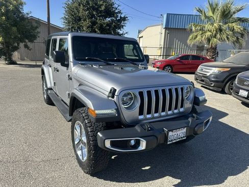 Used 2018 Jeep Wrangler Unlimited Sahara AWD/4WD image 17