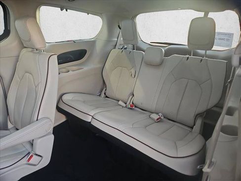 Used 2019 Chrysler Pacifica Limited FWD image 22