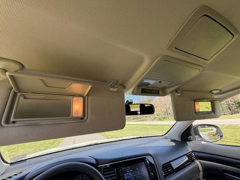 Used 2020 Mitsubishi Outlander ES image 32