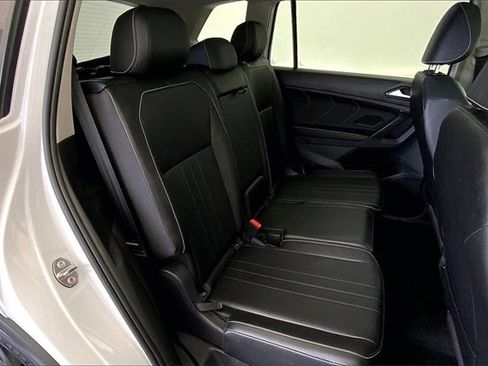 Certified 2023 Volkswagen Tiguan SE w/ Panoramic Sunroof Package image 27