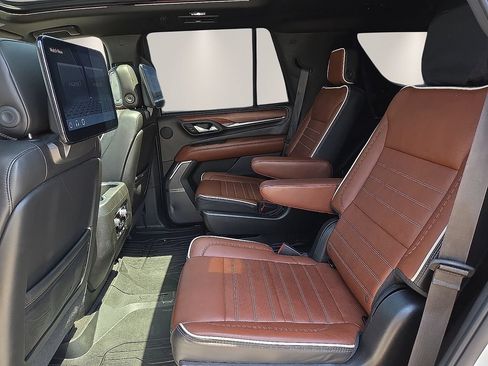 Used 2023 GMC Yukon Denali Ultimate AWD/4WD image 13