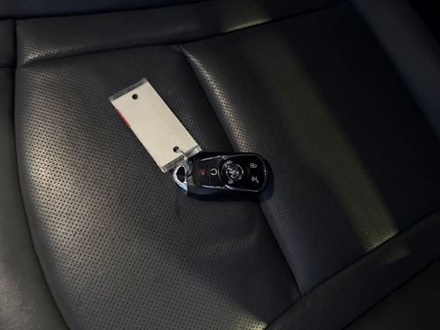 Used 2020 Buick Enclave Premium w/ Sun and Sites Package image 30