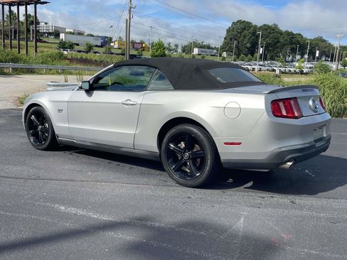 Used 2010 Ford Mustang GT RWD image 5