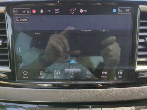 Used 2022 Chrysler Pacifica Touring-L w/ Uconnect Theater Family Group FWD image 19