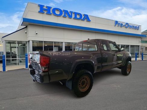 Used 2016 Toyota Tacoma TRD Sport AWD/4WD image 4