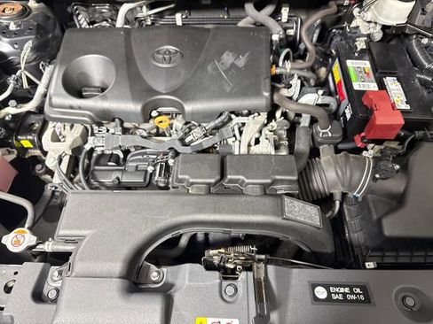 Used 2021 Toyota RAV4 XLE AWD/4WD image 39