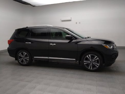 Used 2020 Nissan Pathfinder Platinum image 11