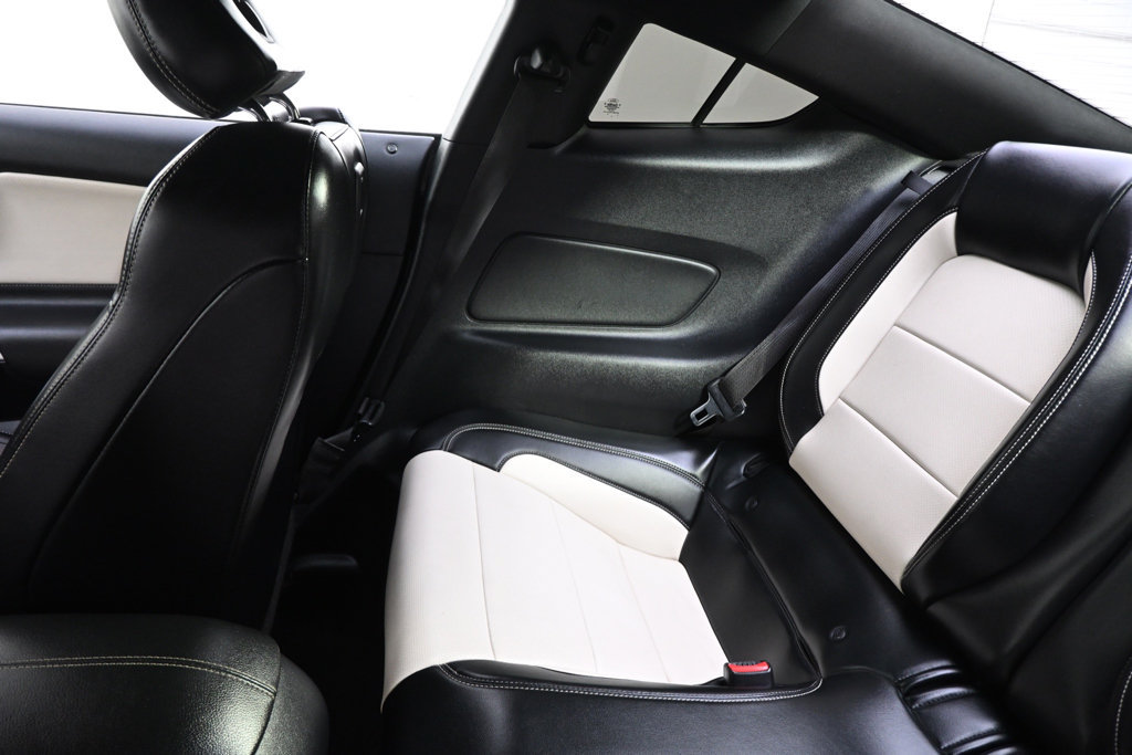 Used 2015 Ford Mustang 50 Years RWD image 18