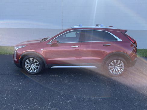 Used 2020 Cadillac XT4 Premium Luxury image 3
