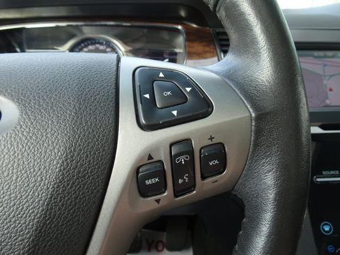 Used 2015 Ford Taurus Limited w/ Equipment Group 301A FWD image 21
