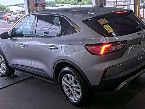 Used 2022 Ford Escape SE w/ Convenience Package AWD/4WD image 3