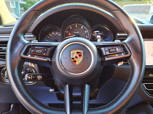 Used 2023 Porsche Macan AWD/4WD image 22