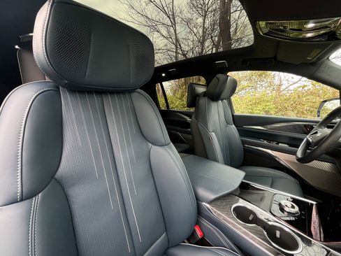 Used 2025 Cadillac Escalade IQ Luxury 2 image 40