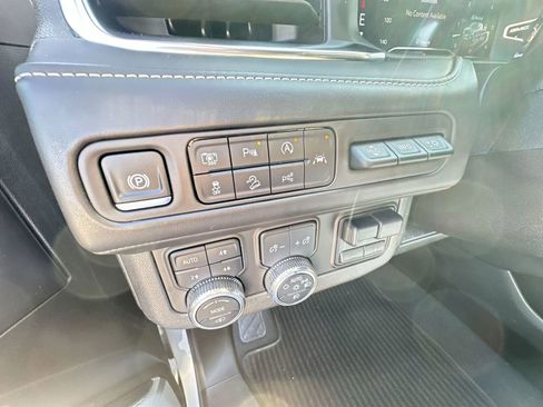 Used 2024 GMC Yukon Denali Ultimate image 18