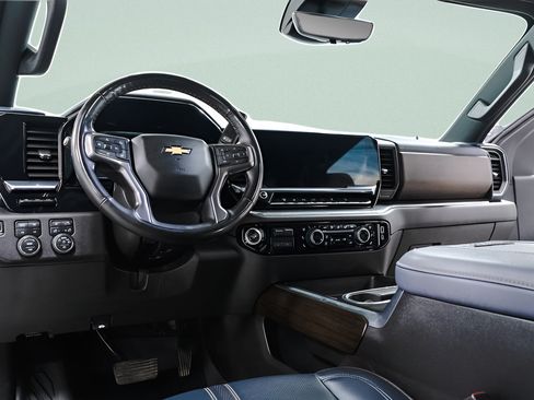 Used 2025 Chevrolet Silverado 3500 High Country w/ High Country Premium Package AWD/4WD image 27