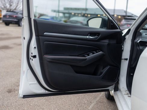 Used 2024 Nissan Altima 2.5 SR image 34