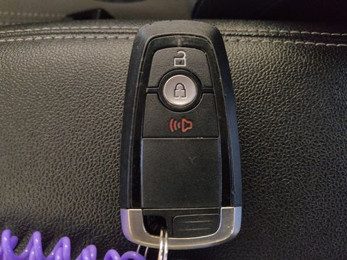 Used 2020 Ford Escape SE image 32