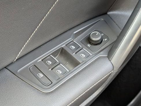 Used 2022 Volkswagen Tiguan SE image 26