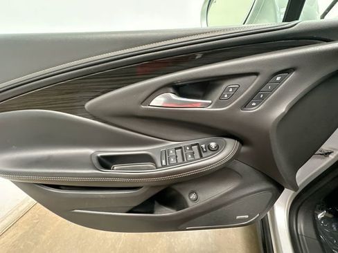 Used 2016 Buick Envision Premium AWD/4WD image 19