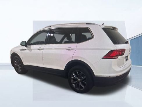 Used 2023 Volkswagen Tiguan SE image 3
