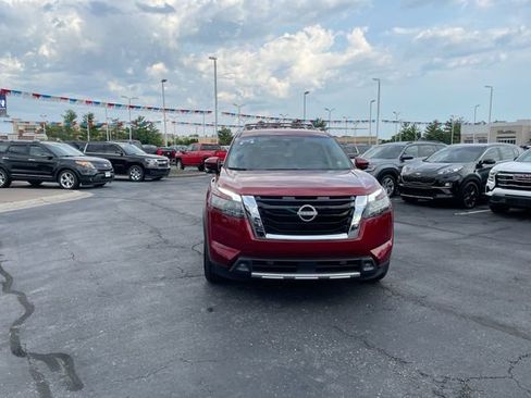 Used 2025 Nissan Pathfinder SL FWD image 7