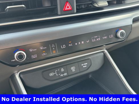 Used 2025 Kia Carnival FWD image 18