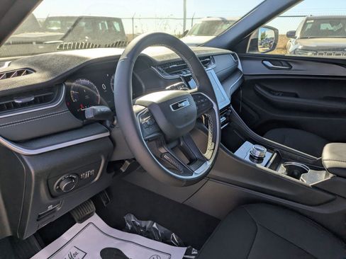 New 2025 Jeep Grand Cherokee L Laredo RWD image 9