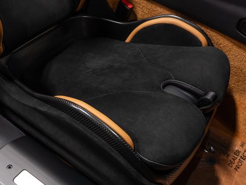 Used 2024 Aston Martin DB12 Convertible image 74