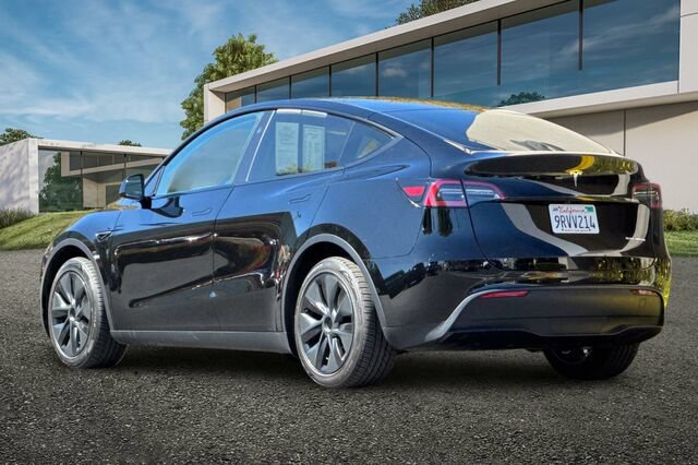 Used 2024 Tesla Model Y Long Range AWD/4WD image 6