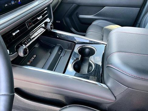 Used 2025 Chevrolet Suburban RST w/ Comfort Package RWD image 15