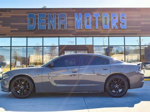 Used 2018 Dodge Charger SXT w/ Blacktop Package image 26