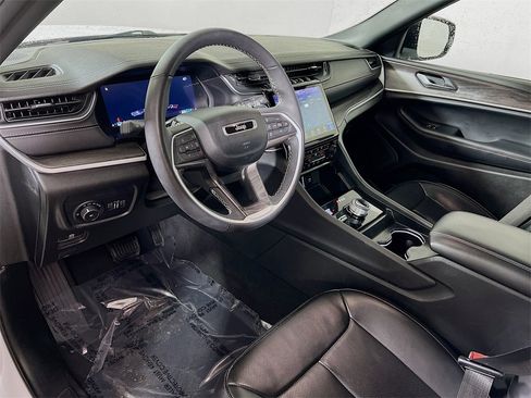 Used 2024 Jeep Grand Cherokee L Limited w/ Luxury Tech Group II image 10