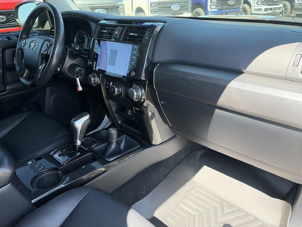 Used 2018 Toyota 4Runner TRD Off-Road Premium AWD/4WD image 32