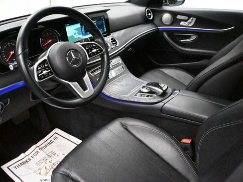 Used 2019 Mercedes-Benz E 300 4MATIC image 2