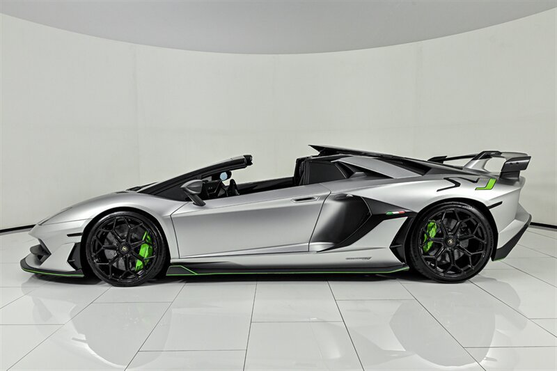 Used 2020 Lamborghini Aventador SVJ AWD/4WD image 17