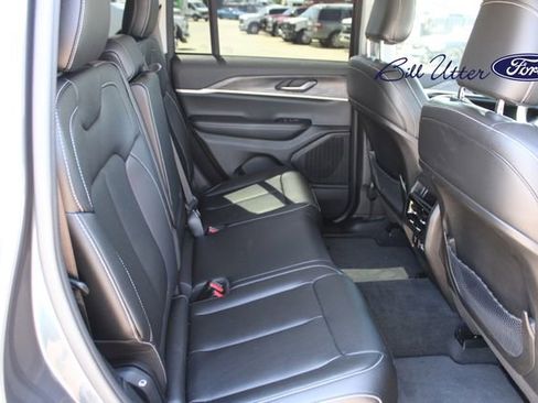 Used 2023 Jeep Grand Cherokee Limited w/ Black Appearance Package RWD image 13
