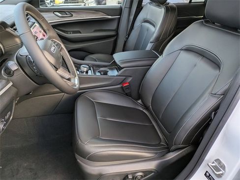 New 2025 Jeep Grand Cherokee Limited image 11