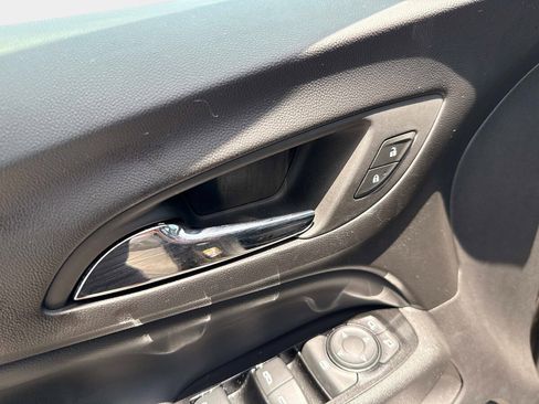 Used 2024 Chevrolet Equinox Premier FWD image 18