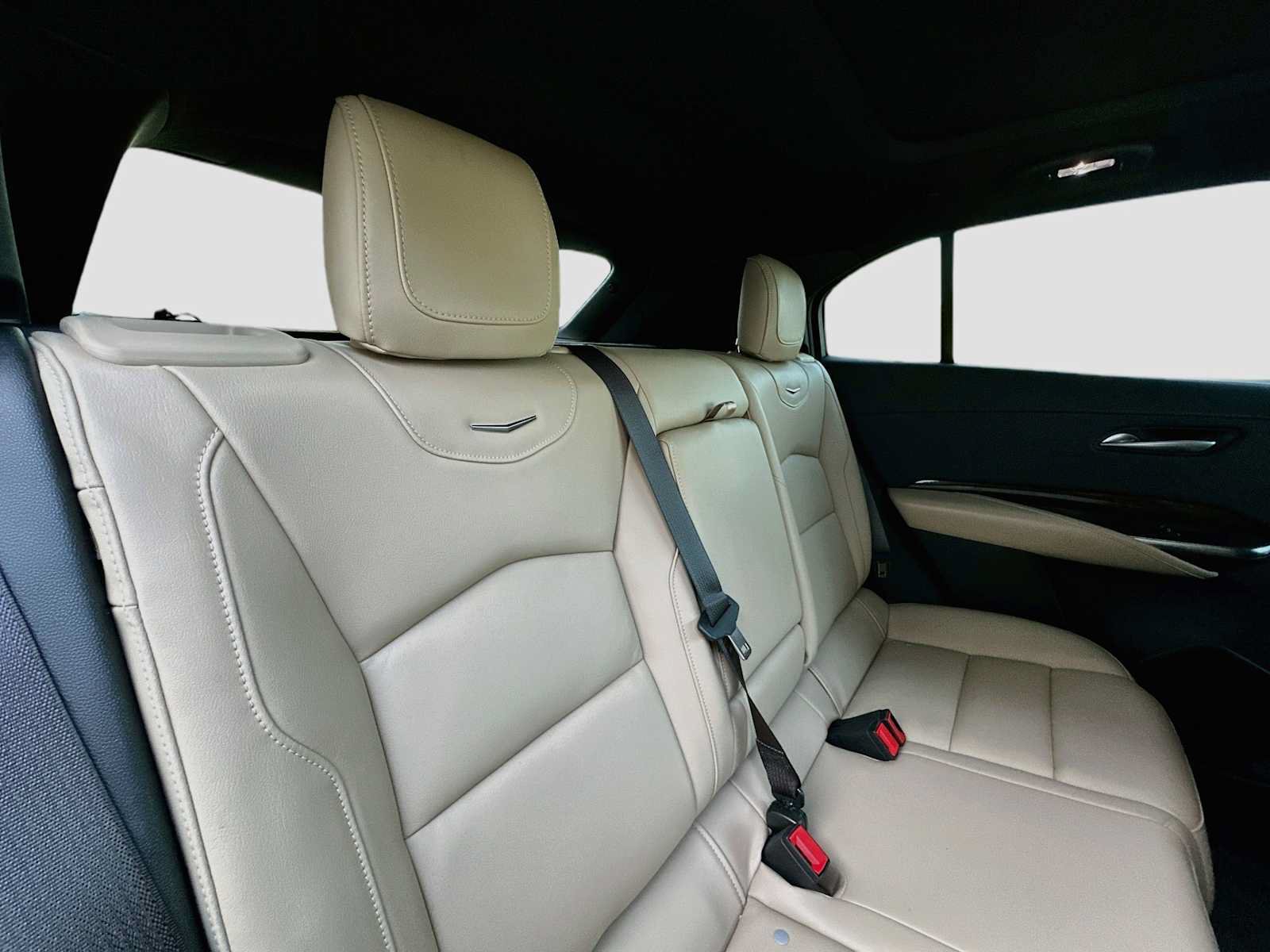 Used 2024 Cadillac XT4 Premium Luxury w/ Cold Weather Package FWD image 28