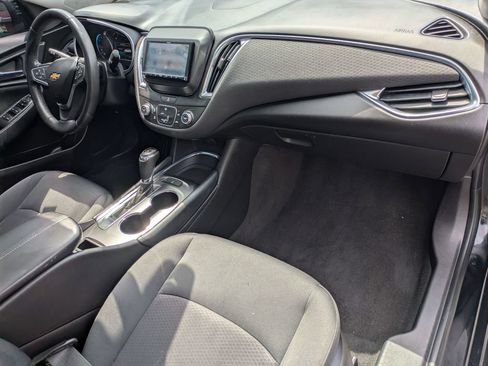 Used 2018 Chevrolet Malibu LT FWD image 27
